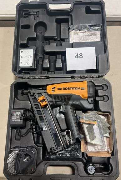BOSTITCH FN 15GA 2-1/2" FINISH NAILER IN CASE