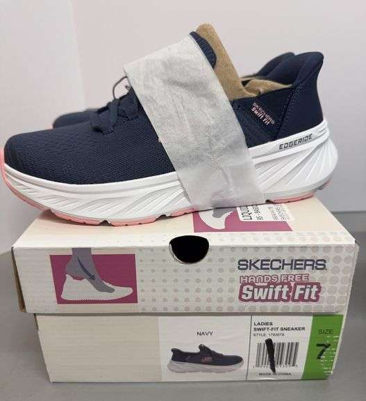 WOMENS SKECHERS SHOES W/ BOX SIZE 7