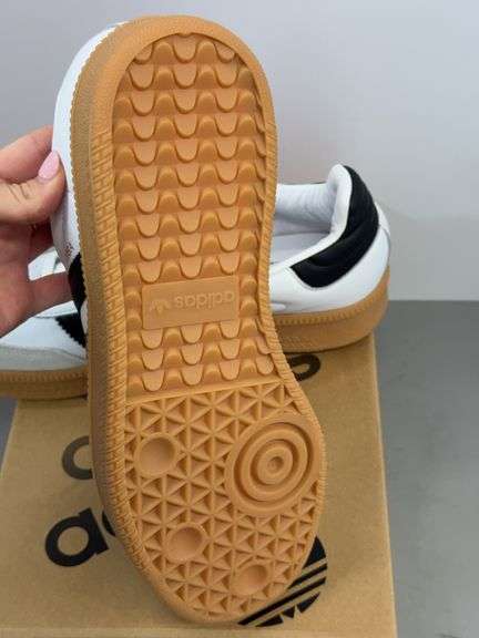 UNISEX SAMBA XLG SIZE MENS 9.5 OR WOMENS 10.5