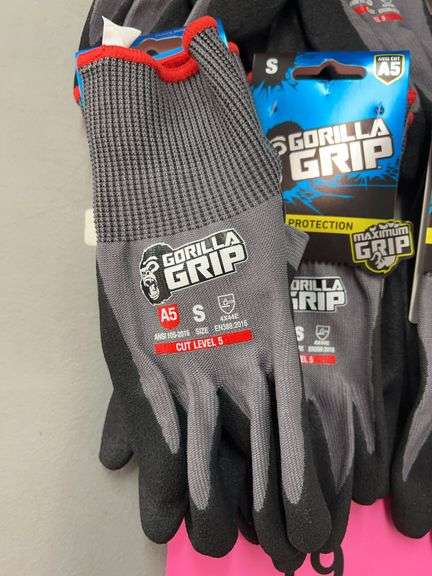 (6) PAIRS OF GORILLA GRIP GLOVES