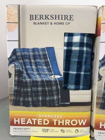 (2) BERKSHIRE OVERSIZED HEATED THROWS IN BOXES