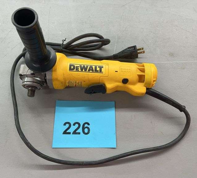 DEWALT 4-1/2" ANGLE GRINDER