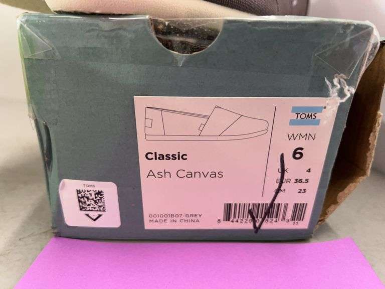 WOMENS TOMS CLASSIC SHOES - SIZE 6