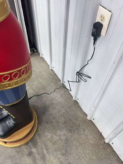 NEW 6FT PRE-LIT GRAND NUTCRACKER WITH MUSIC BOX