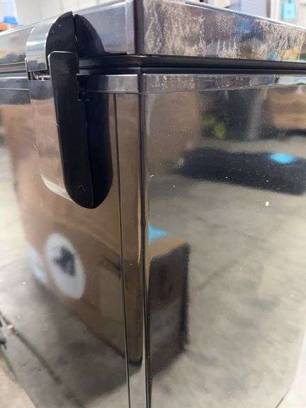 FRIGIDAIRE 7.0CU FT CHEST FREEZER - BLACK