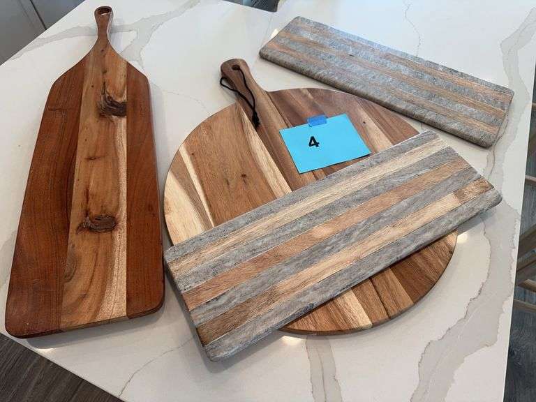 (4) ASSORTED CUTTING/SERVING BOARDS - WOOD & STONE