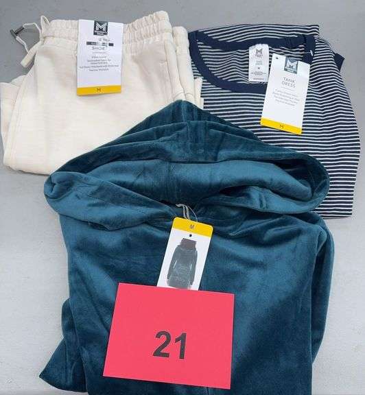 3PC WOMENS CLOTHING LOT SIZE MEDIUM