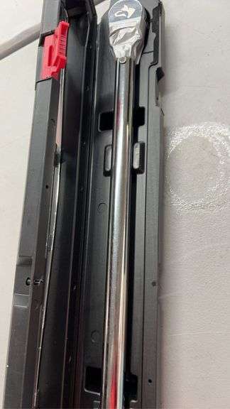HUSKY 1/2" DRIVE TORQUE WRENCH IN CASE