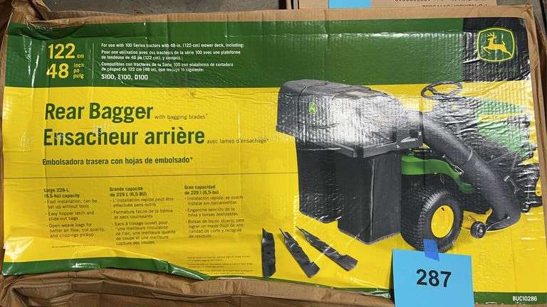 JOHN DEERE REAR BAGGER IN BOX