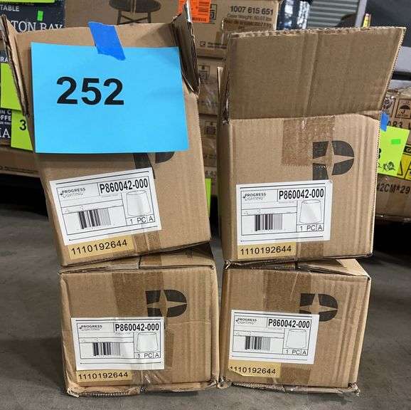 (4) PROGRESS LIGHTING FLAX LINEN LAMP SHADES IN BOXES