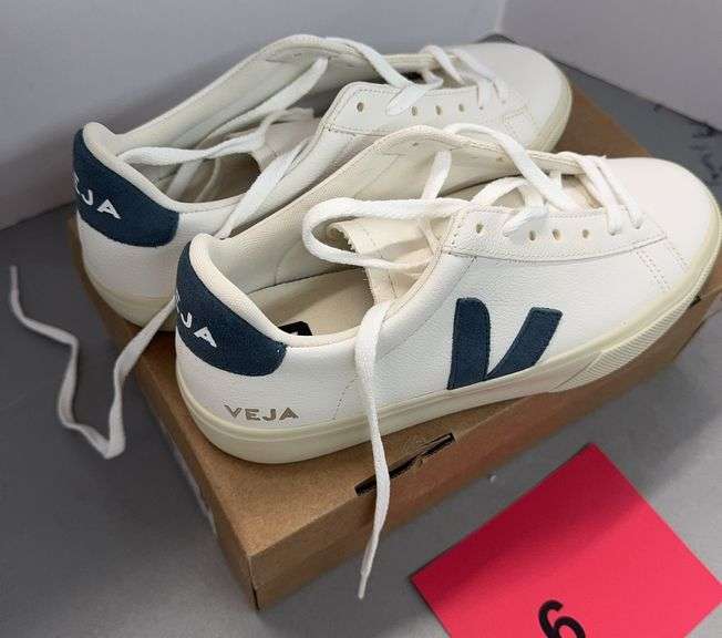 VEJA UNISEX SHOES SIZE MENS 7 OR WOMENS 9