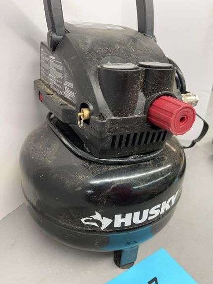 HUSKY 3 GAL ELECTRIC PANCAKE AIR COMPRESSOR
