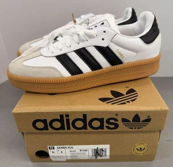 UNISEX SAMBA XLG SIZE MENS 9.5 OR WOMENS 10.5