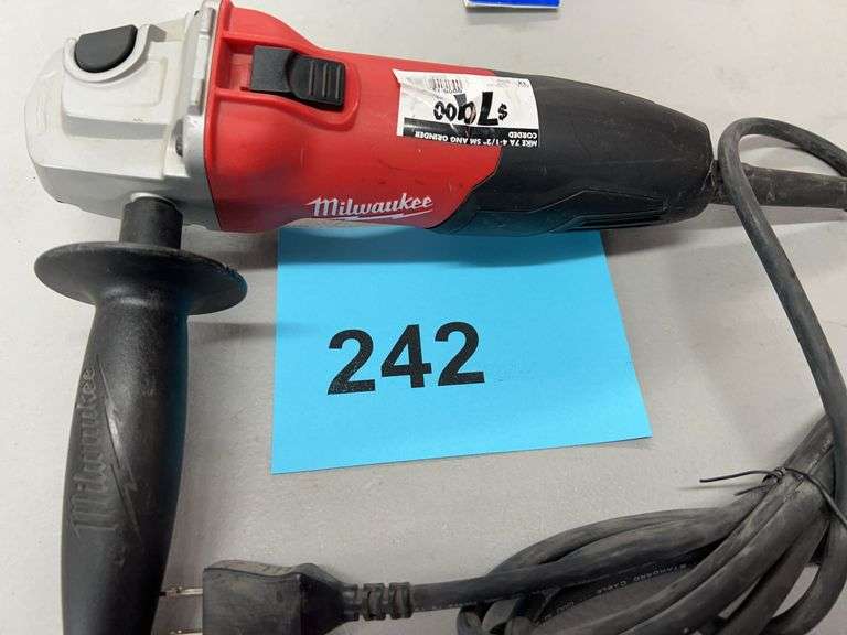 MILWAUKEE 7A 4-1/2" ANGLE GRINDER