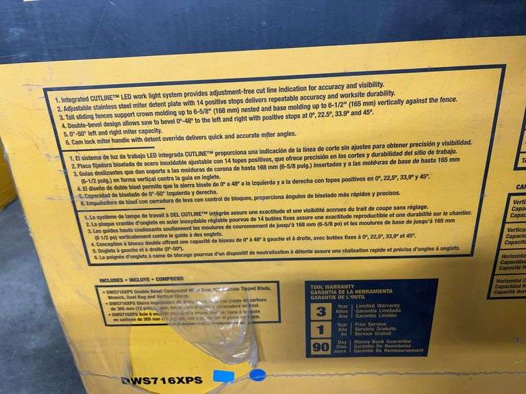 NEW DEWALT 12" DOUBLE BEVEL COMPOUND MITER SAW IN BOX