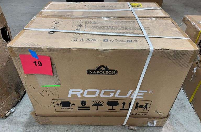 NAPOLEON ROGUE XT 4 BURNER GRILL IN BOX