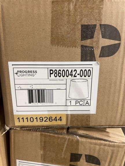 (4) PROGRESS LIGHTING FLAX LINEN LAMP SHADES IN BOXES