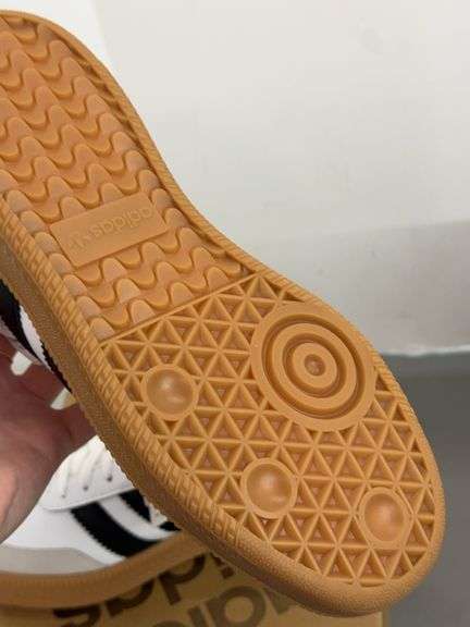 UNISEX ADIDAS SABA XLG SHOES SIZE MENS 9 OR WOMENS 10