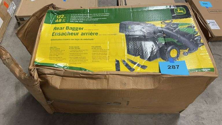 JOHN DEERE REAR BAGGER IN BOX