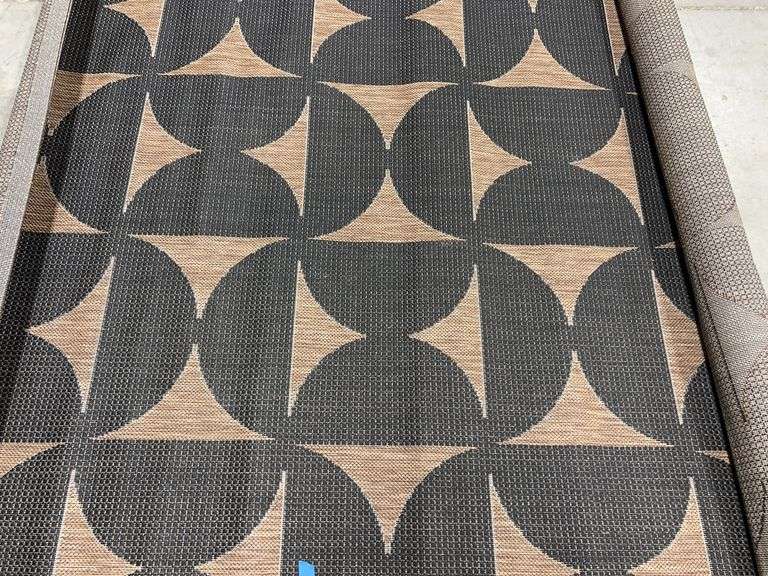 5FTx7FT OUTDOOR AREA RUG - BROWN