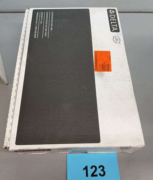 DELTA LAKEVIEW PULL DOWN KITCHEN FAUCET IN BOX