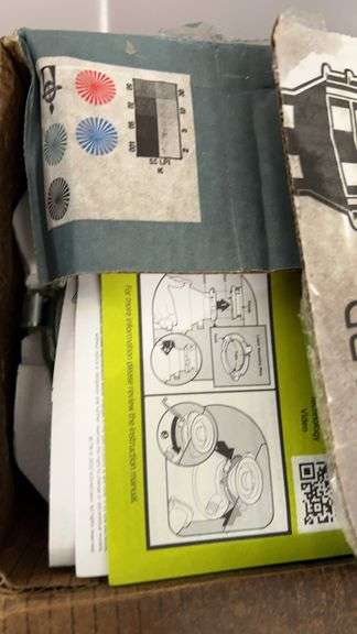 AS IS - INSINKERATOR BADGER 500 FOOD WASTE DISPOSER IN BOX