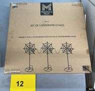 PRE LIT 3PC SPIDERWEB STAKES IN BOX