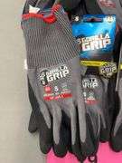 (6) PAIRS OF GORILLA GRIP GLOVES