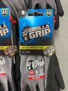 (6) PAIRS OF GORILLA GRIP GLOVES