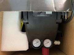 HUSKY 3 GAL AIR COMPRESSOR IN BOX