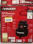 HUSKY 3 GAL AIR COMPRESSOR IN BOX