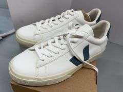 WOMENS VEJA CAMPO LEATHER SHOES - SIZE 10