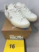 WOMENS VEJA CAMPO LEATHER SHOES - SIZE 8