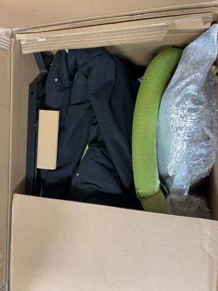 8.5FT ANIMATED ALIEN IN BOX