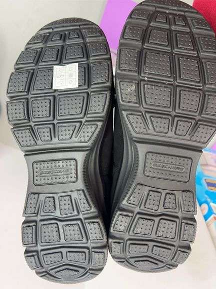 WOMENS SKECHERS SWIFT FIT BOOTS - SIZE 9