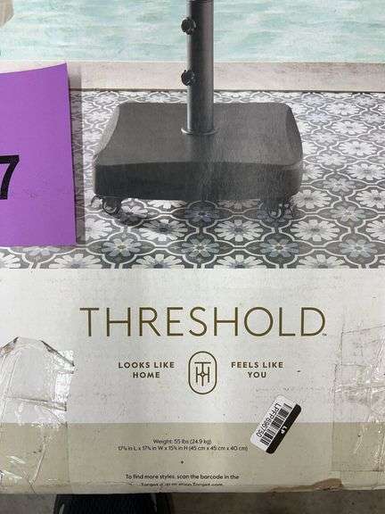 THRESHOLD 55LB TABLE UMBRELLA BASE IN BOX