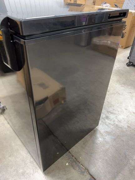 FRIGIDAIRE 7.0CU FT CHEST FREEZER - BLACK