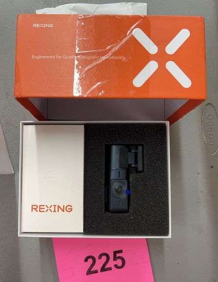 REXING DASH CAM IN BOX