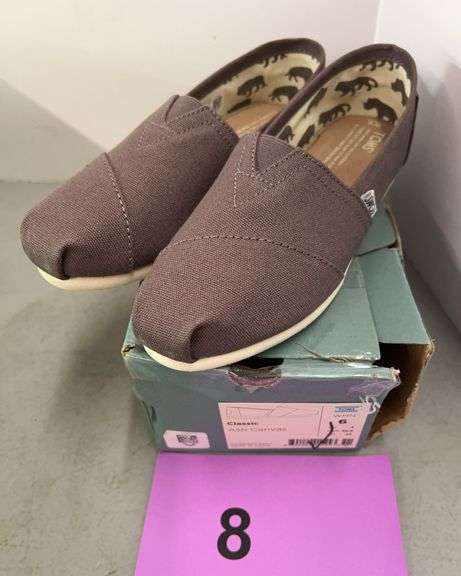 WOMENS TOMS CLASSIC SHOES - SIZE 6