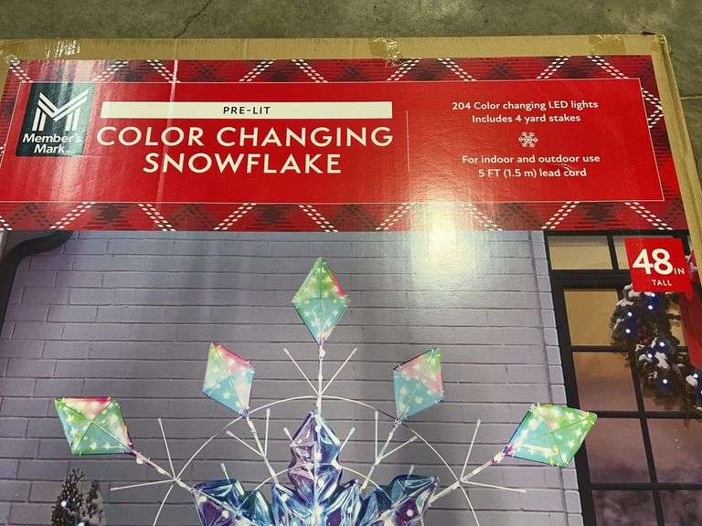 PRE LIT COLOR CHANGING SNOWFLAKE IN BOX