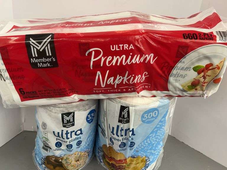 3PC SERVEWARE LOT - PLATES & NAPKINS