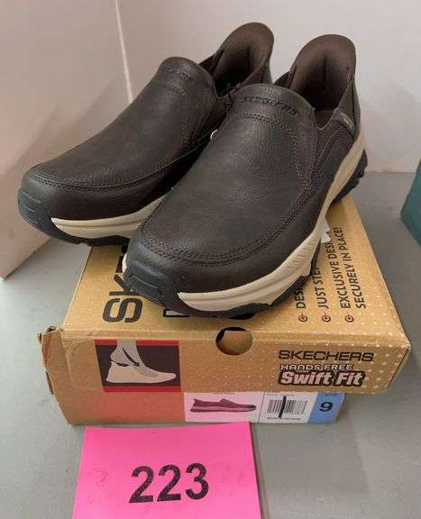 MENS SKECHERS IZAIAH SHOES - SIZE 9