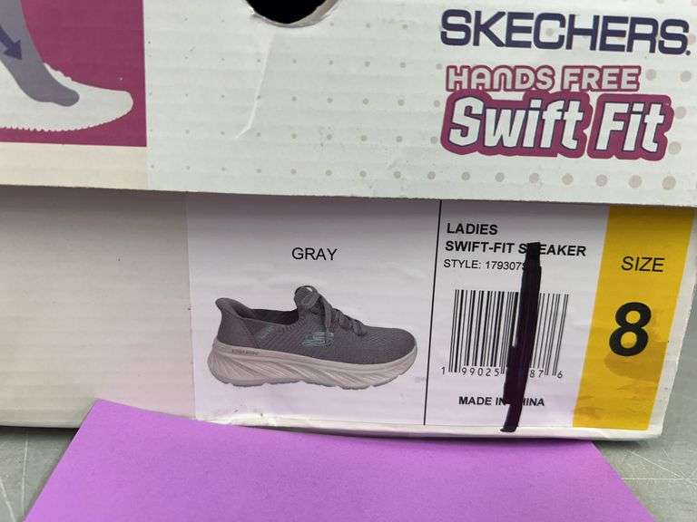 WOMENS SKECHERS SWIFT FIT SNEAKERS - SIZE 8