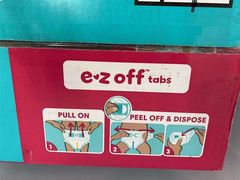 BOX OF PAMPERS DIAPERS - SIZE 4