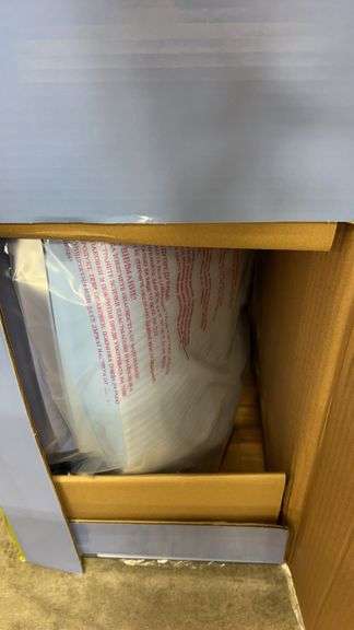 KIDS BLUEY 12V CONVERTIBLE RIDE ON IN BOX