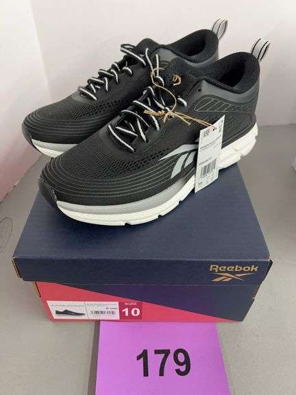 WOMENS REEBOK ROAD STRIDER SHOES - SIZE 10