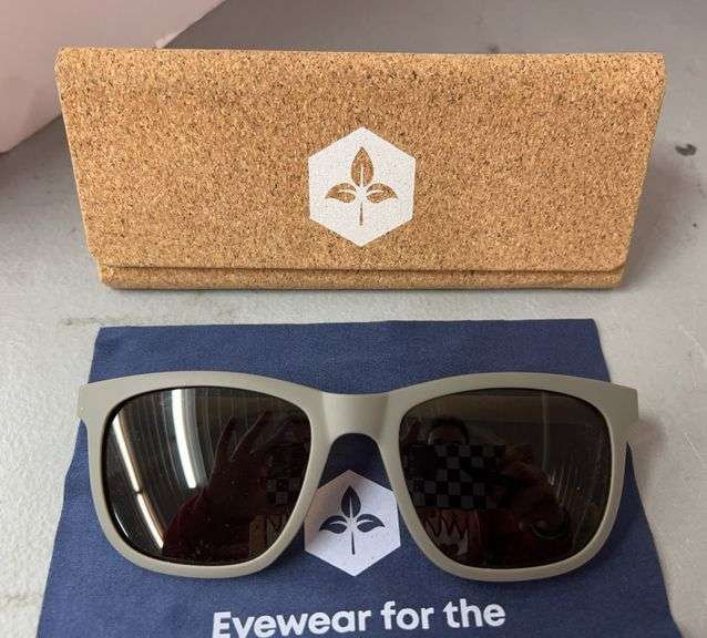 EYEWEAR FOR THE EARTH SUNGLASSES W/ CASE