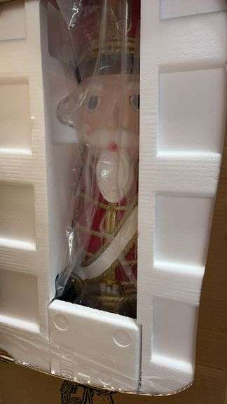 6FT PRE LIT MUSICAL GRAND NUTCRACKER IN BOX