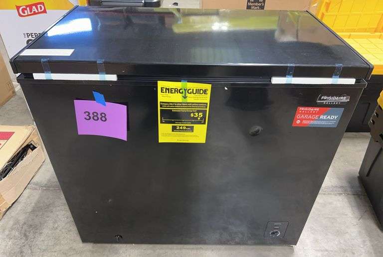 FRIGIDAIRE 7.0CU FT CHEST FREEZER - BLACK