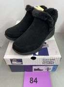 WOMENS SKECHERS SWIFT FIT BOOTS - SIZE 9